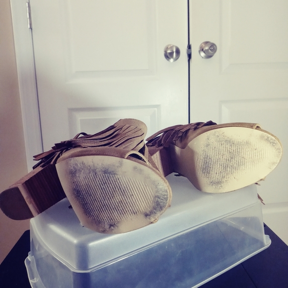 Carlos Santa Women's Tan / Cream Ankle Booties - Picture 6 of 11